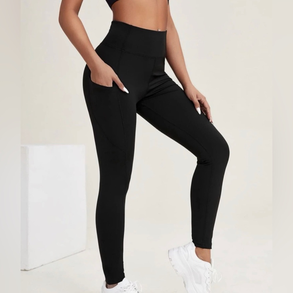 Black pocket leggings